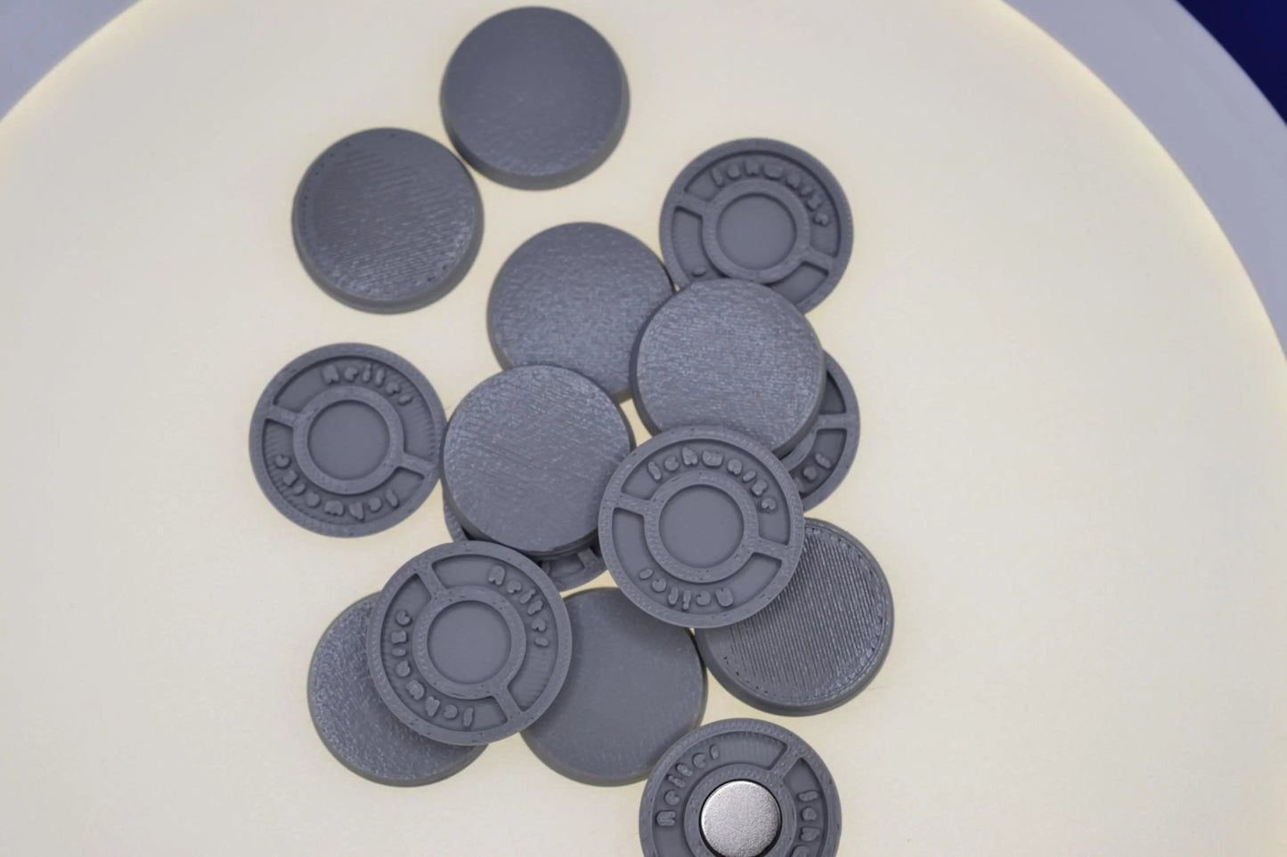 28mm Magnet Compatible Bases for Miniatures, NO Magnets Included, STL Printed Bases, Mini Bases, Magnetic, PLA Bases, 2mm bracing - DelsBricks Toys & CollectiblesMagnetic FDM BasesDelsBricks Toys & CollectiblesMega Diamonds & Schwartzreiter Mini Forge