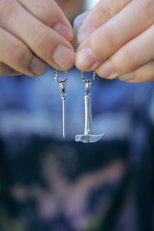 Jujutsu Kaisenâ„¢ Nobara's Hammer & Nail Earrings - DelsBricks Toys & CollectiblesEARRINGDelsBricks Toys & CollectiblesMISTERVERSE