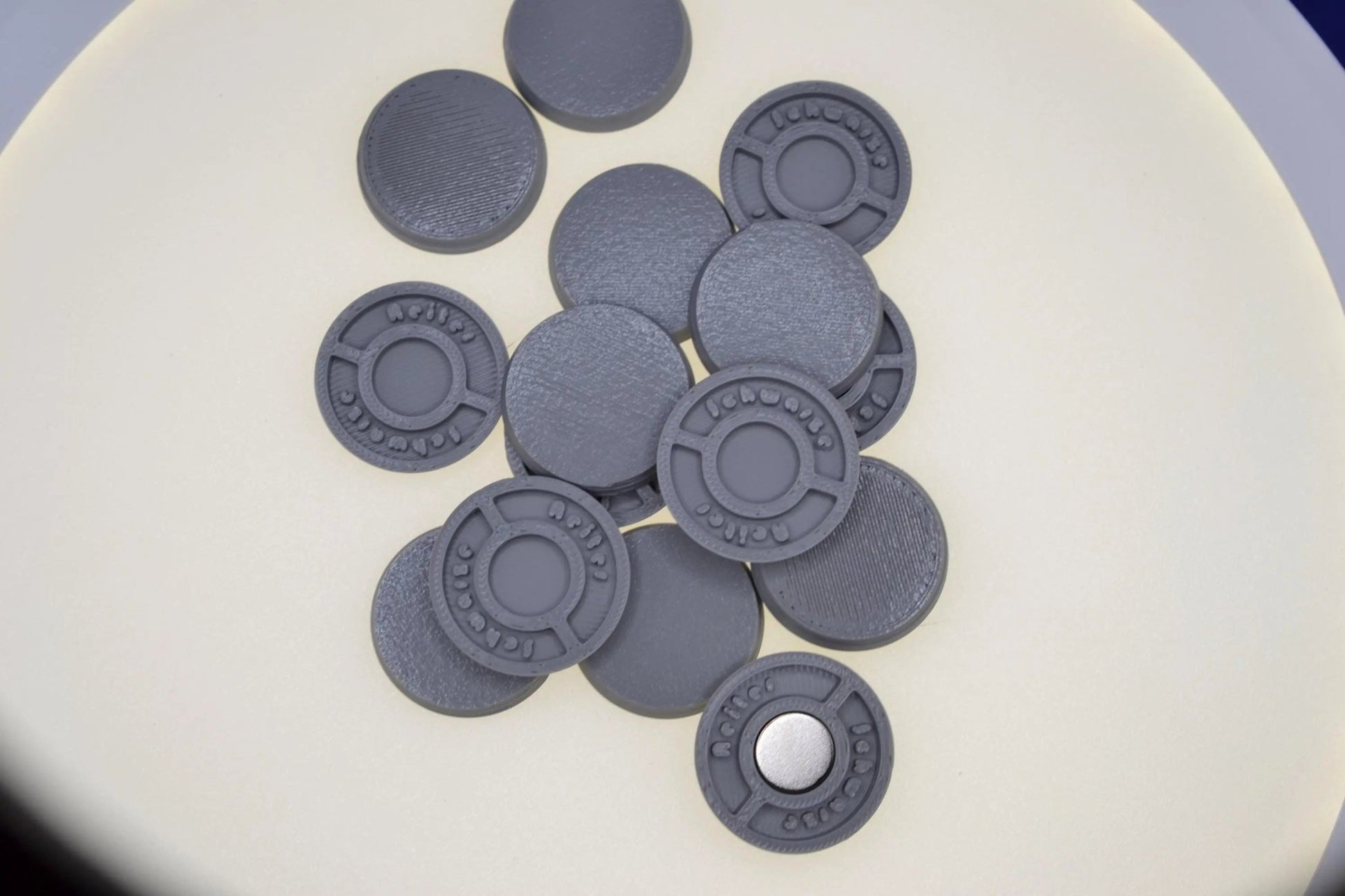 28mm Magnet Compatible Bases for Miniatures, NO Magnets Included, STL Printed Bases, Mini Bases, Magnetic, PLA Bases, 2mm bracing - DelsBricks Toys & CollectiblesMagnetic FDM BasesDelsBricks Toys & CollectiblesMega Diamonds & Schwartzreiter Mini Forge