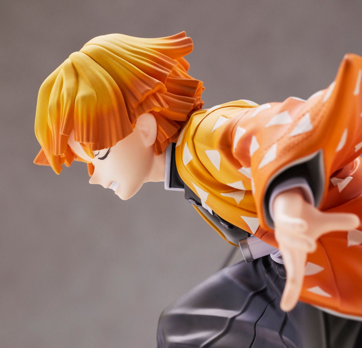 Demon Slayer Kimetsu no Yaiba: Zenitsu Agatsuma 1/8 Scale Figure by Aniplex - DelsBricks Toys & CollectiblesFiguresDelsBricks Toys & CollectiblesSuper Anime Store