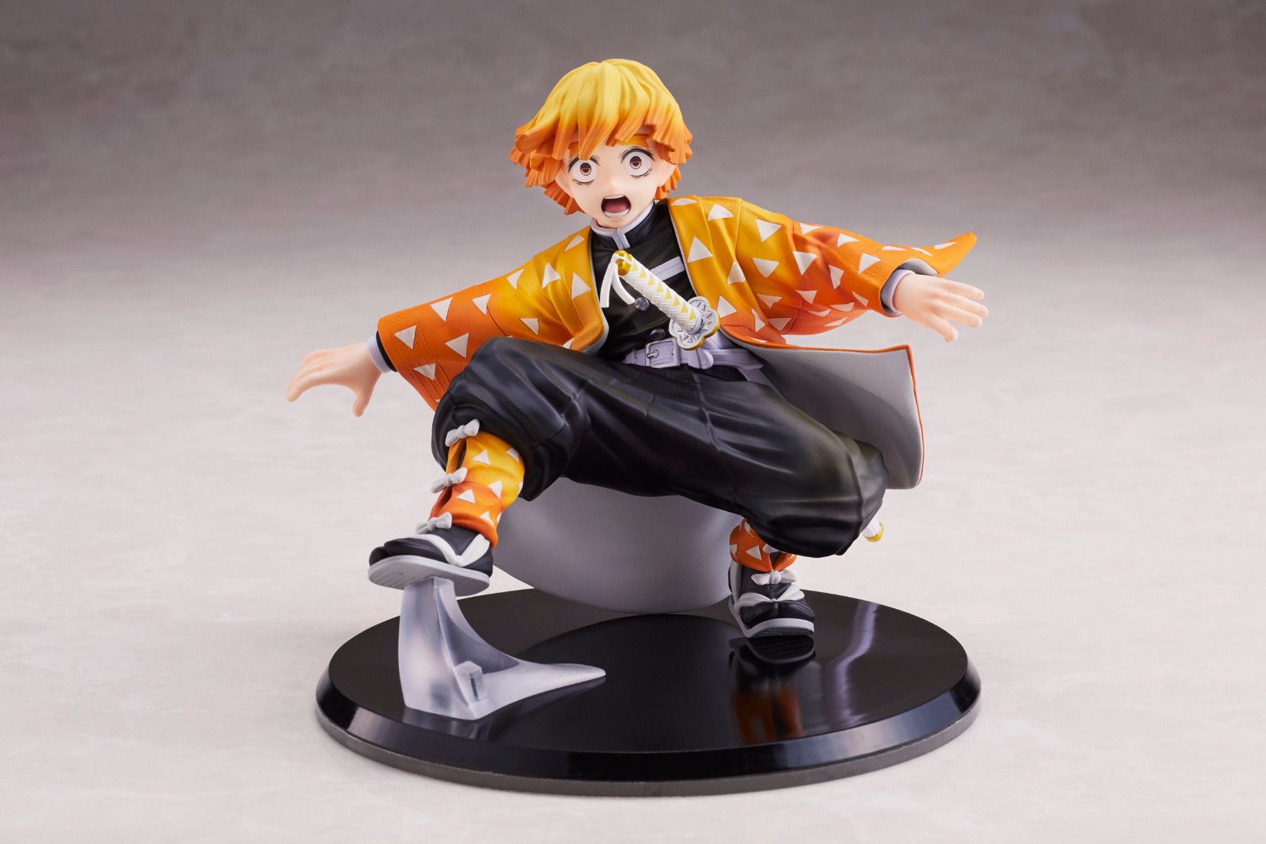 Demon Slayer Kimetsu no Yaiba: Zenitsu Agatsuma 1/8 Scale Figure by Aniplex - DelsBricks Toys & CollectiblesFiguresDelsBricks Toys & CollectiblesSuper Anime Store
