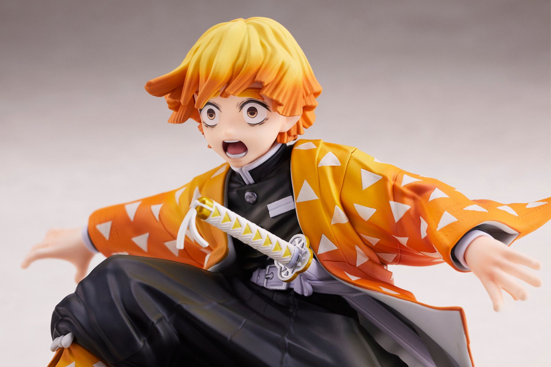 Demon Slayer Kimetsu no Yaiba: Zenitsu Agatsuma 1/8 Scale Figure by Aniplex - DelsBricks Toys & CollectiblesFiguresDelsBricks Toys & CollectiblesSuper Anime Store
