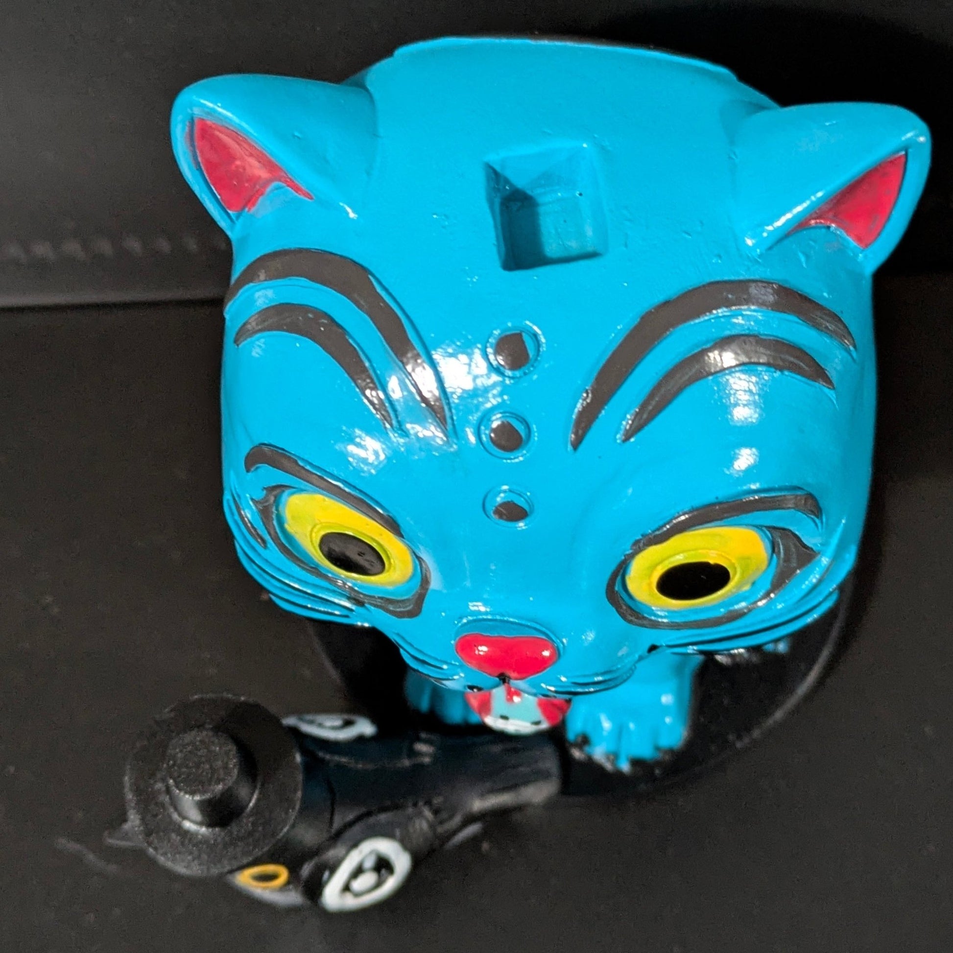 K - Pop Demon Hunters – Derpy & Sussie Hand - Painted Figure - DelsBricks Toys & CollectiblesDelsBricks Toys & CollectiblesRalphie's Funhouse