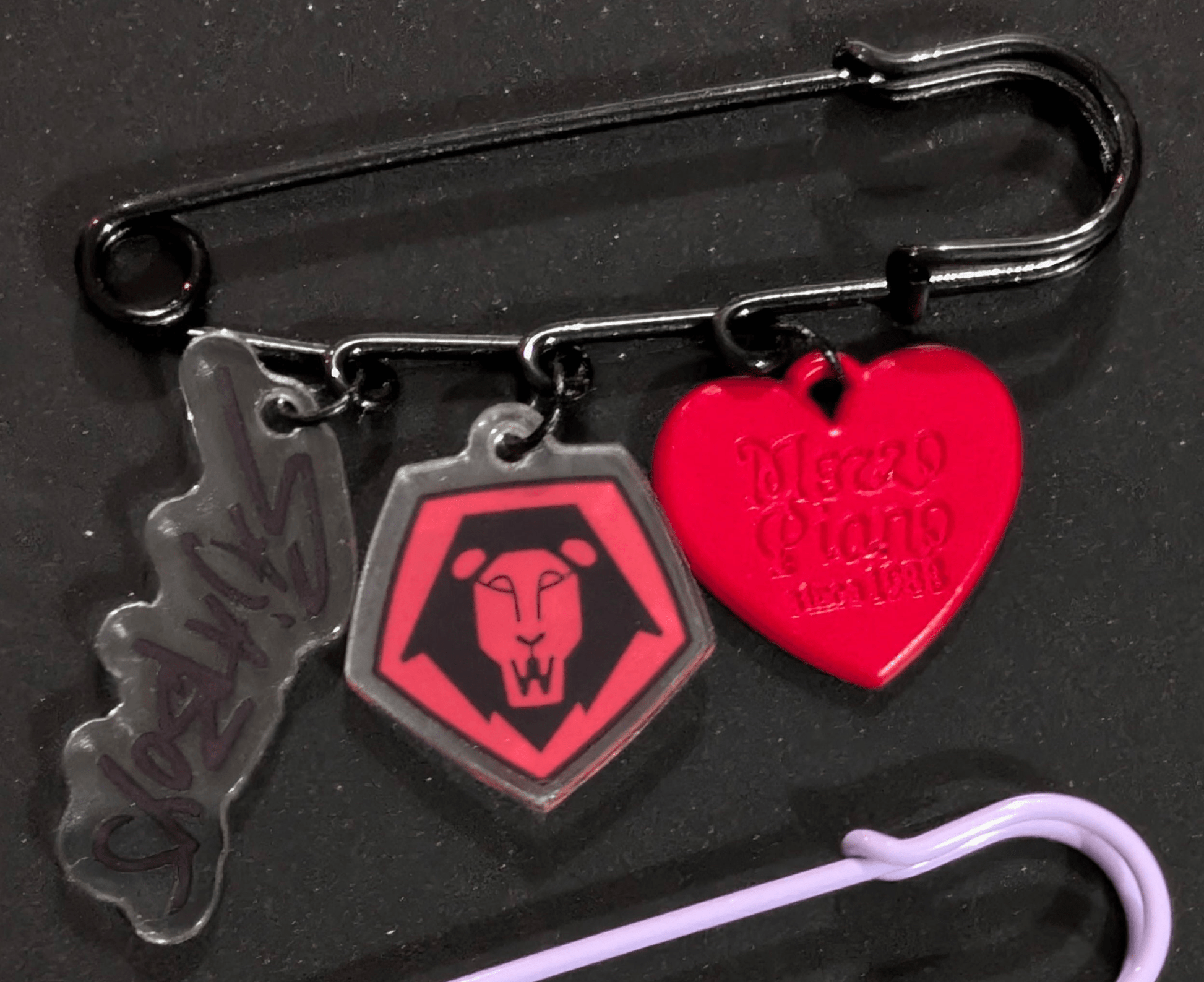 K - POP DEMON HUNTERS Safety Pin Charm - DelsBricks Toys & CollectiblesDelsBricks Toys & CollectiblesRalphie's Funhouse