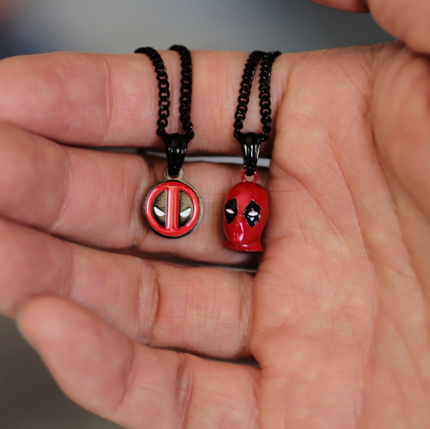 Marvel™ Deadpool Pendant - DelsBricks Toys & CollectiblesPENDANTDelsBricks Toys & CollectiblesMISTERVERSE