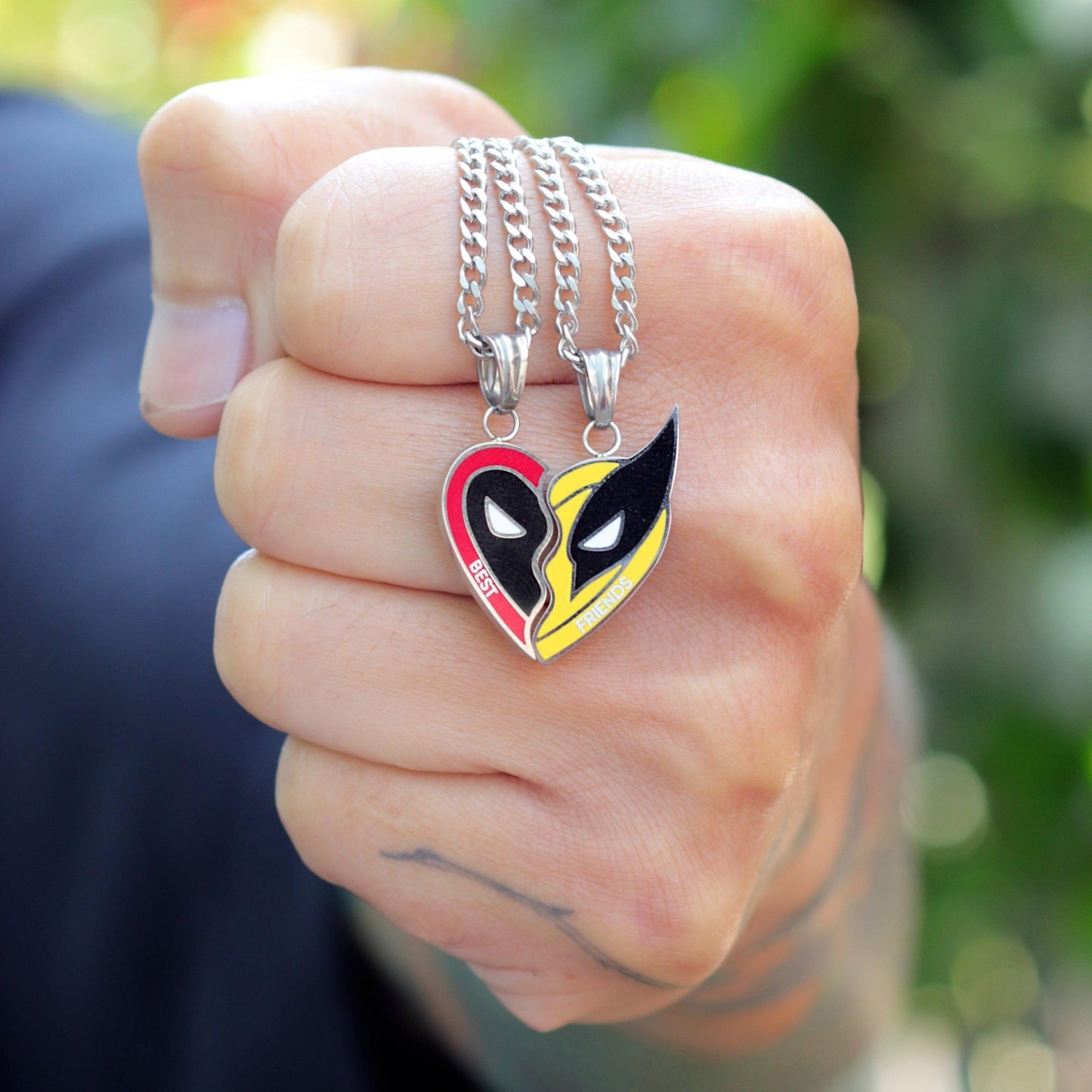 Marvel™ Deadpool & Wolverine BFF Pendant - DelsBricks Toys & CollectiblesPENDANTDelsBricks Toys & CollectiblesMISTERVERSE