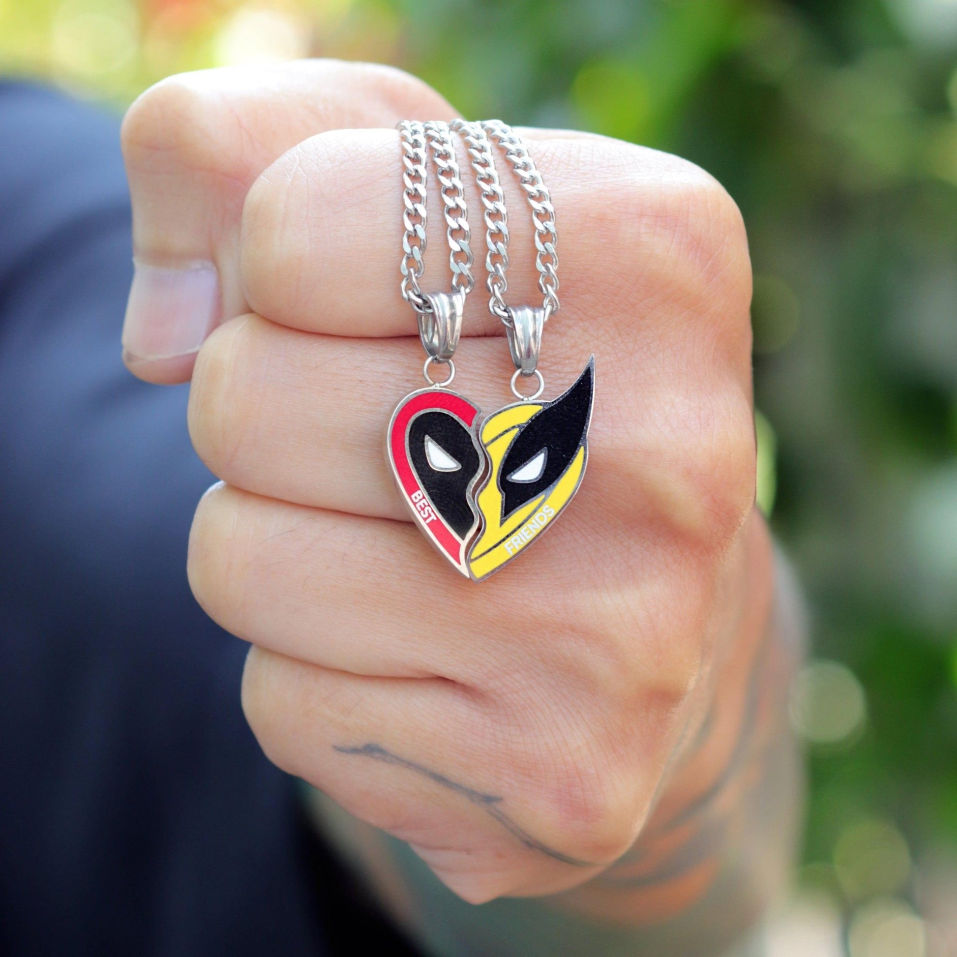 Marvel™ Deadpool & Wolverine BFF Pendant - DelsBricks Toys & CollectiblesPENDANTDelsBricks Toys & CollectiblesMISTERVERSE