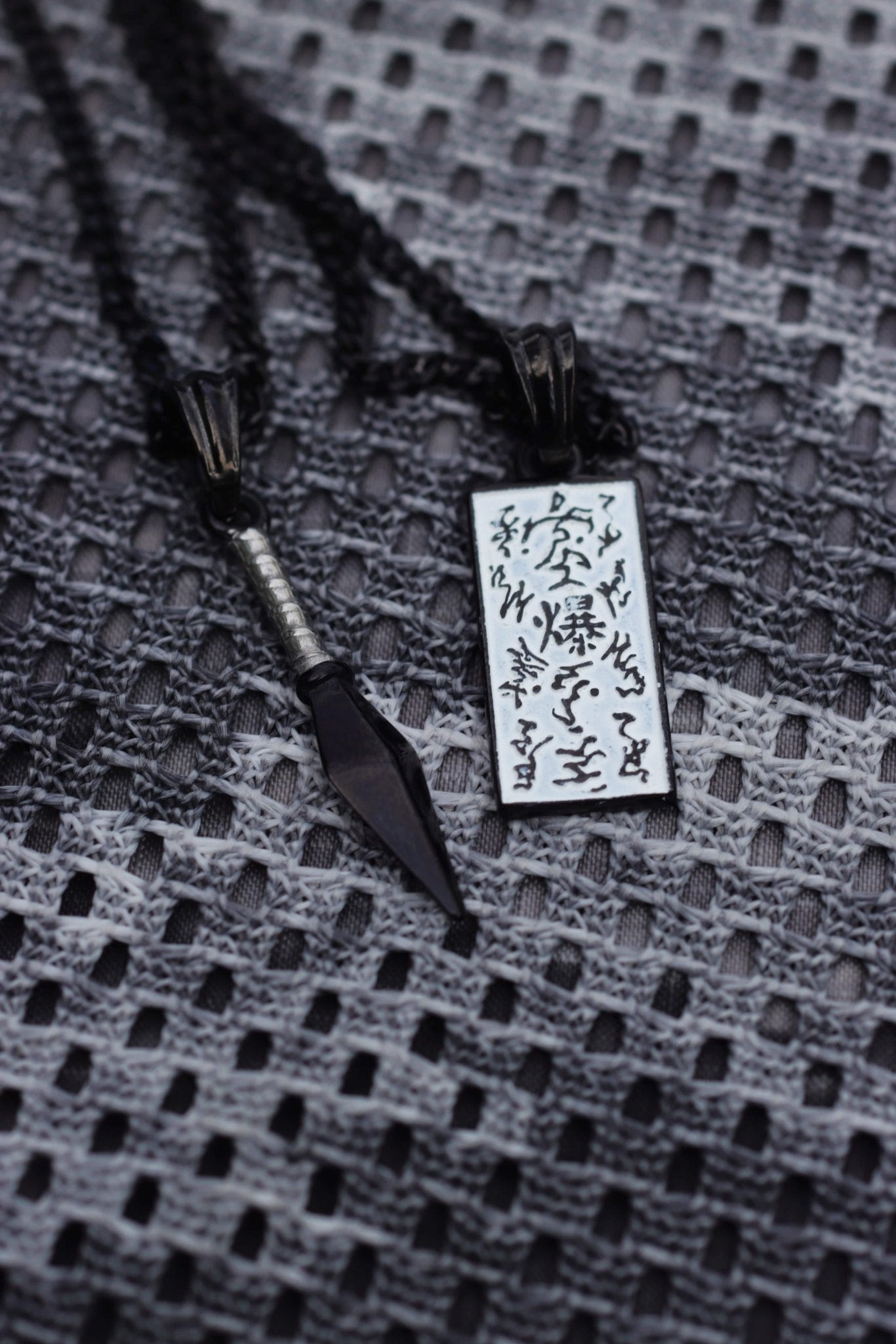 Naruto™ Paper Bomb Kunai Pendant - DelsBricks Toys & CollectiblesPENDANTDelsBricks Toys & CollectiblesMISTERVERSE