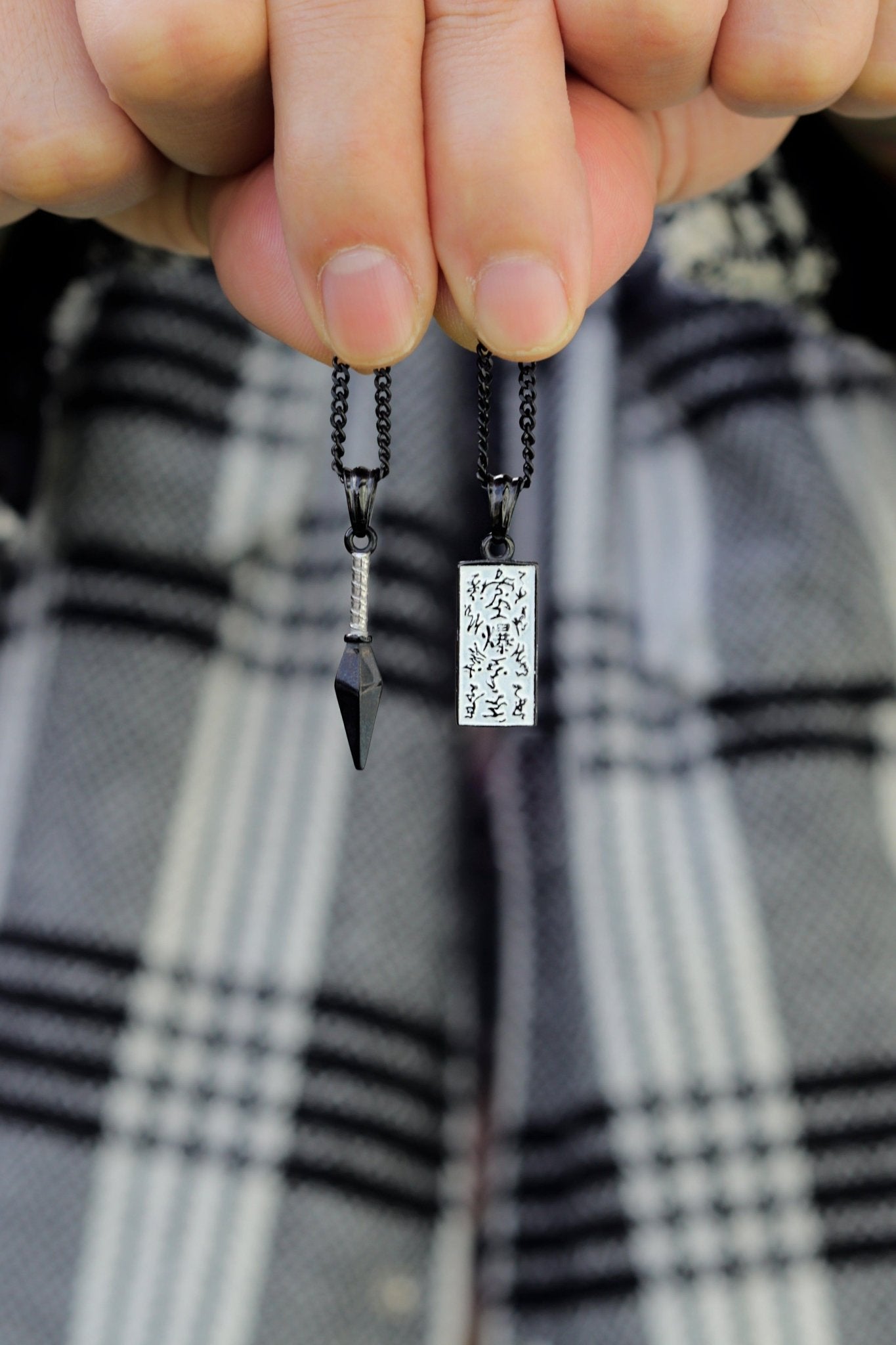 Naruto™ Paper Bomb Kunai Pendant - DelsBricks Toys & CollectiblesPENDANTDelsBricks Toys & CollectiblesMISTERVERSE