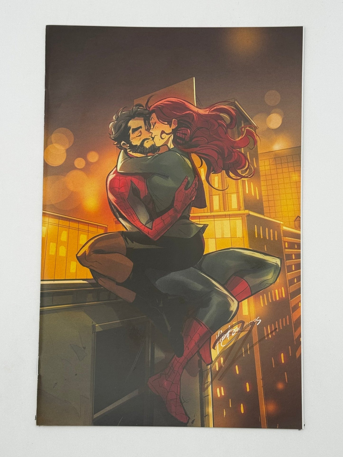 [Signed by Hickman] Ultimate Spider - Man 15 Virgin Unknown Comics Andolfo Exclusive Var [INST] - DelsBricks Toys & CollectiblesCOMIC BOOKDelsBricks Toys & CollectiblesUnknown Comic Books