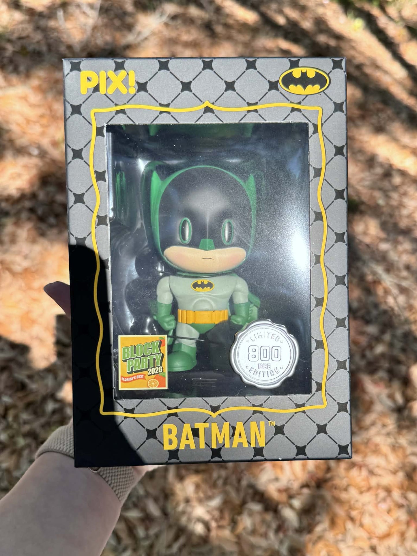 [Thrilljoy] [MEGACON Block Party] DC's Batman (Green Suit) HERO LE800 PIX Vinyl Figure with Protector - DelsBricks Toys & CollectiblesDelsBricks Toys & CollectiblesRalphie's Funhouse
