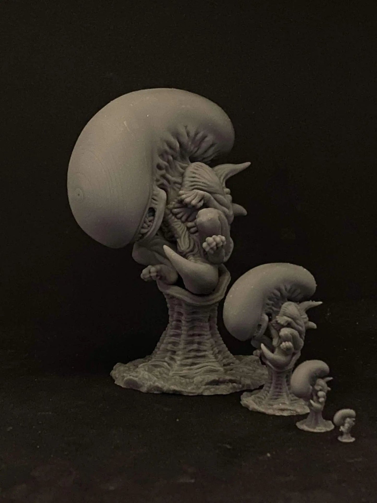 Xeno Baby by Papsikels Miniature, 4 Sizes, 28/32mm Heroic Scale, War Gaming, Proxy, Aliens, Alien, Xenomorph, Table Top - DelsBricks Toys & CollectiblesResin Printed MiniatureDelsBricks Toys & CollectiblesMega Diamonds & Schwartzreiter Mini Forge